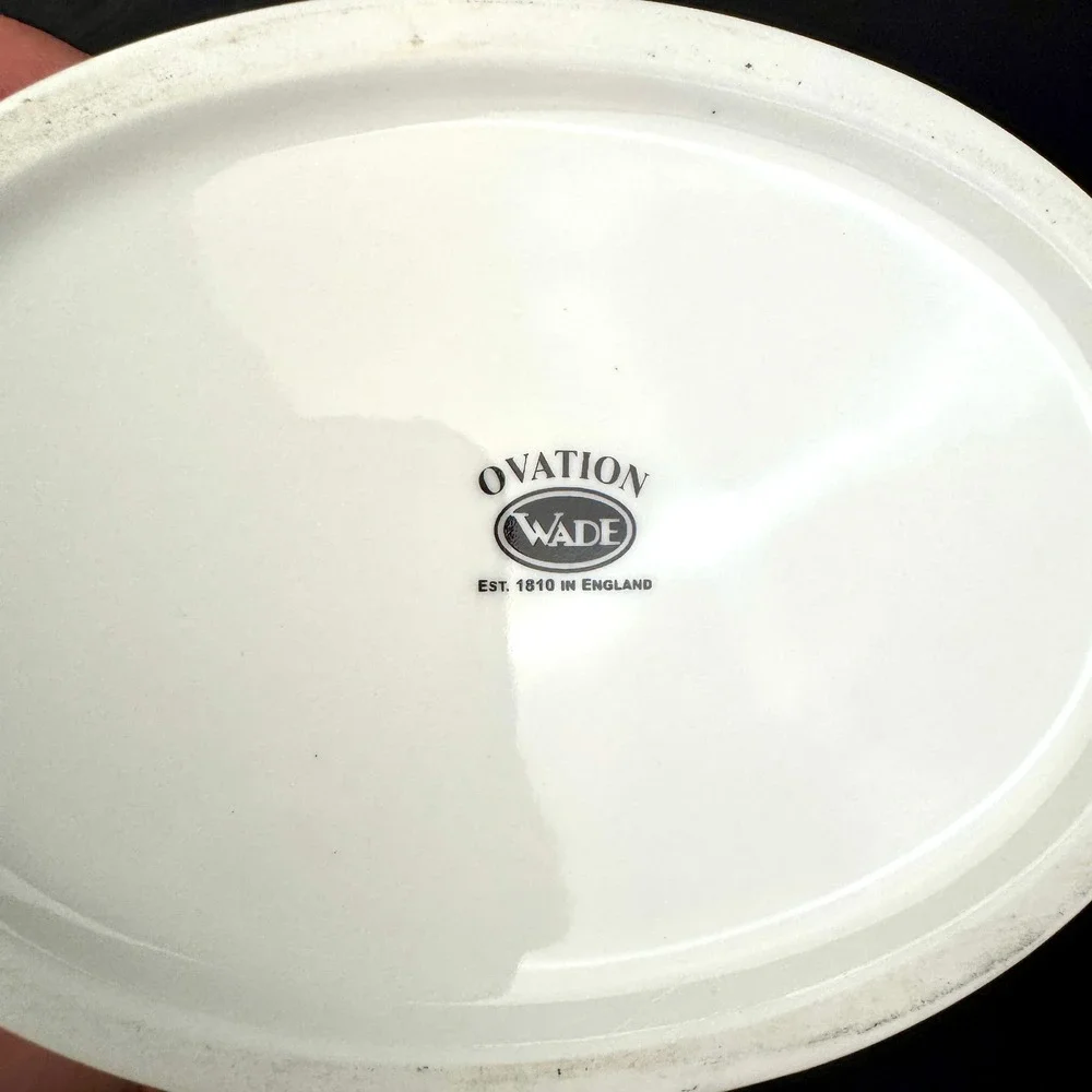 Rare Oval White Ovation Wade Ceramic Wood Lid Tea Vertical Writing Storage